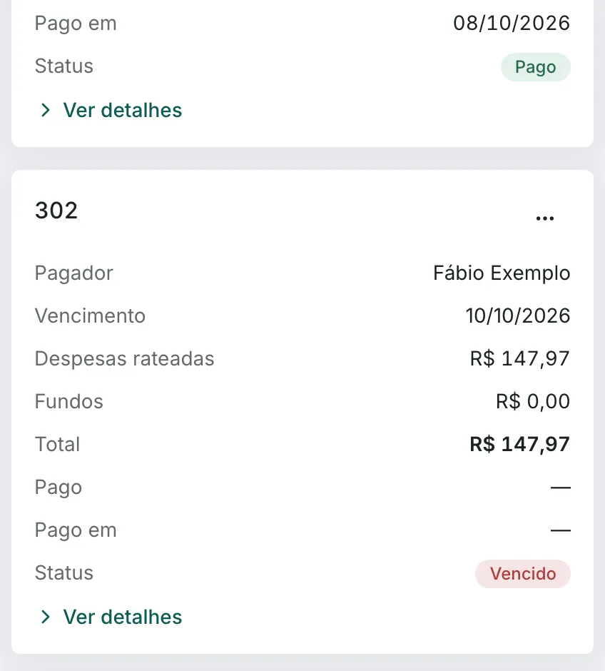 Cobranças do mês por apartamento: o 301 aparece como pago, e o 302, do Fábio, como vencido, sem pagamento registrado.